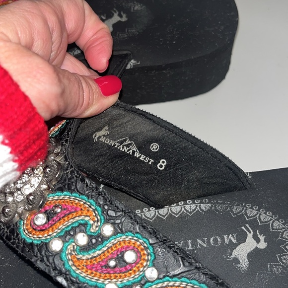 Montana West ladies flip flops with embellishments and embroidery size 8 black - Picture 6 of 14